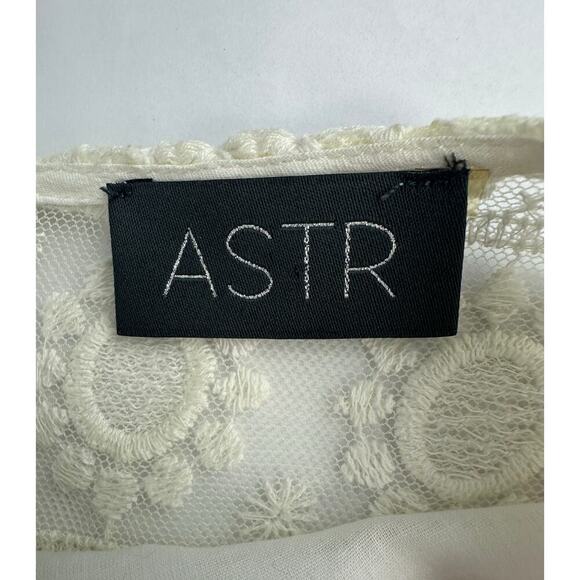 ASTR the Label Size Small Silk Blend Dress Lace White Knee Length Short Sleeve - Picture 13 of 14